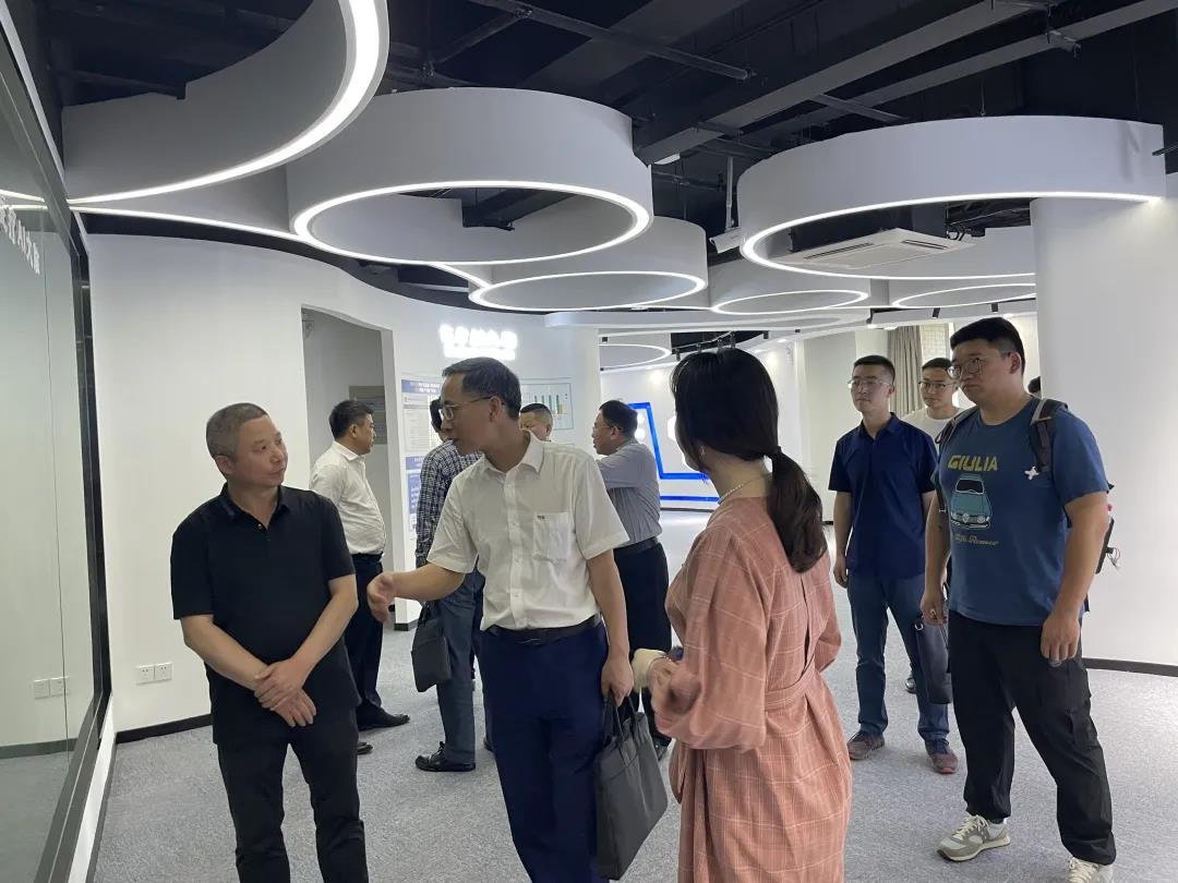 鷹潭市市委常委、副市長(zhǎng)王雄一行蒞臨健培科技考察調(diào)研