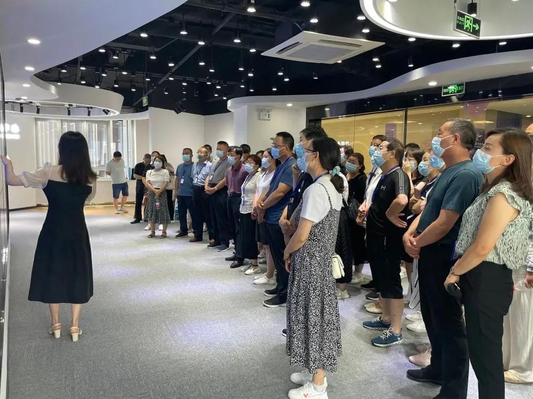 甘肅省張掖市醫(yī)保局黨組書記、副局長劉衛(wèi)國一行蒞臨健培科技考察調(diào)研